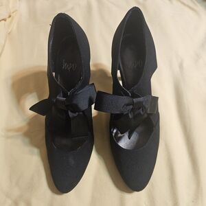 Impo Black 3 1/2 Inch Heels with Chic Bow And Cut Out Detail Size 8 1/2